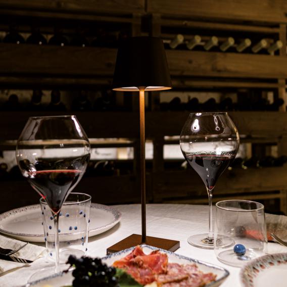 מנורת LED נטענת ללא חוטים: Elegance and freedom of lighting!