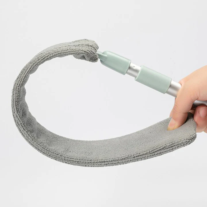 CleanSweep | Long, flexible brush for dust removal