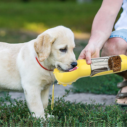 犬を潤し、栄養を与える4-in-1ボトル 