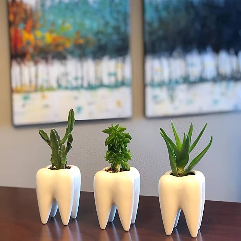 Versatile Ceramic Dental Vase